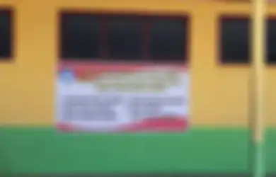 Sindir Orangtua yang Tak Mau Anaknya Ditegur Guru, Spanduk Unik yang Terpasang di SD Ini Viral