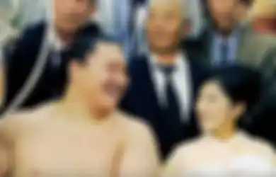 Menjadi Istri dari Pesumo Rupanya Bisa Hidup Enak, Pantesan Istri Pesumo Cantik-cantik!