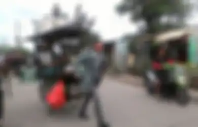Inilah Rinto, Tukang Bakso Berdasi yang Berdandan 1 Jam dan Terinspirasi James Bond