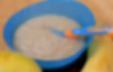 Jangan Terlalu Dini Memberikan Tomat dan Jeruk Sebagai Makanan Pendamping ASI