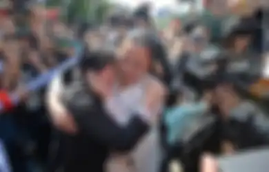 Momen Mengharukan Ketika Orangtua Ini Bertemu Putrinya yang Hilang 24 Tahun yang Lalu