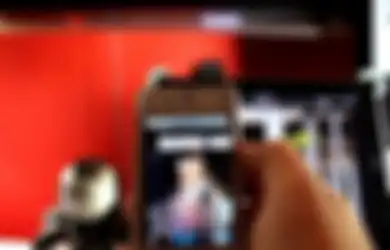 (Video) Aplikasi Tembus Pandang Ternyata Benar-Benar Ada, Berani Mencobanya?