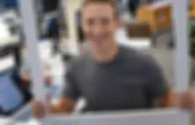 Takut 'Hacker', Zuckerberg Tutupi Webcam dan Audio Jack Laptop dengan Selotip