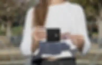 Dengan 'Case' Ini Ponsel Anda Bisa Mencetak Foto secara Langsung seperti Kamera Polaroid