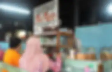 Mampir di Warung Soto Bu Pujo di Pasar Beringharjo