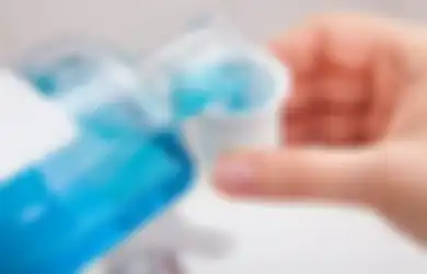 Tips Hidup: Jangan Asal Masuk Mulut, Begini Cara Gunakan Obat Kumur yang Benar Agar Manfaatnya Efektif