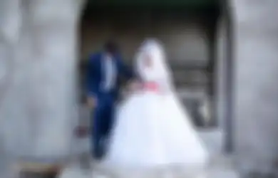 VIRAL Pernikahan Unik, Pasangan Pengantin Ini Diarak Keliling Menggunakan Alat Berat Loader, Terkuak Fakta Profesi Keduanya yang Bikin Melongo!