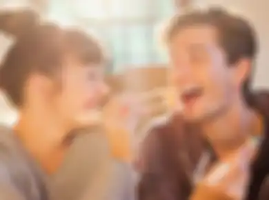 3 Penyebab Orang Makin Gemuk saat Mereka Punya Pacaran. Relate?
