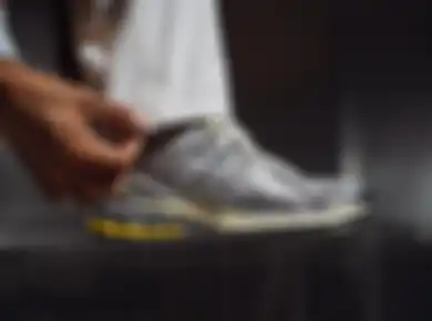 Ini 3 Pilihan Sepatu New Balance yang Keren dan Nyaman untuk Dipakai ke Konser  Musik!