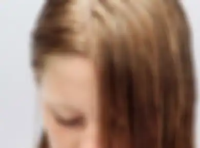 Begini 5 Cara Mengatasi Rambut Lepek Saat Musim Hujan, Yuk Cobain