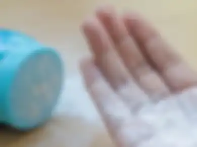 7 Manfaat Bedak Bayi Untuk Kecantikan, Bisa Bikin Makeup Flawless