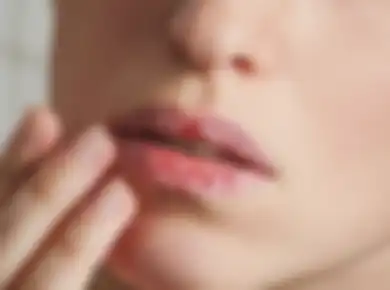 Tanda-tanda Bibir Tidak Cocok Dengan Lipstik yang Dipakai, Bisa Bahaya