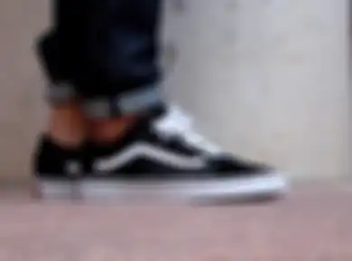 7 Rekomendasi Sneakers Hitam yang Bisa Bikin Gaya Makin Cool