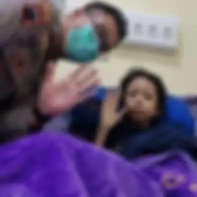 Foto Sinta Aulia berhasil menarik simpati Kapolri Jenderal Listyo SIgit Prabowo. Bocah perempuan ini menderita tumor di kakinya. 
