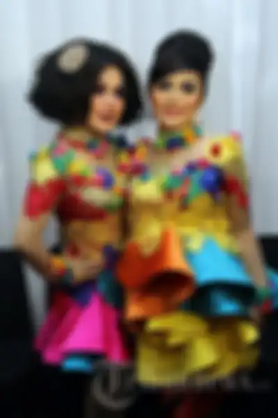Ini Potret Busana Syahrini 9 tahun yang lalu bersama dengan Krisdayanti saat menghadiri acara stasiun televisi
