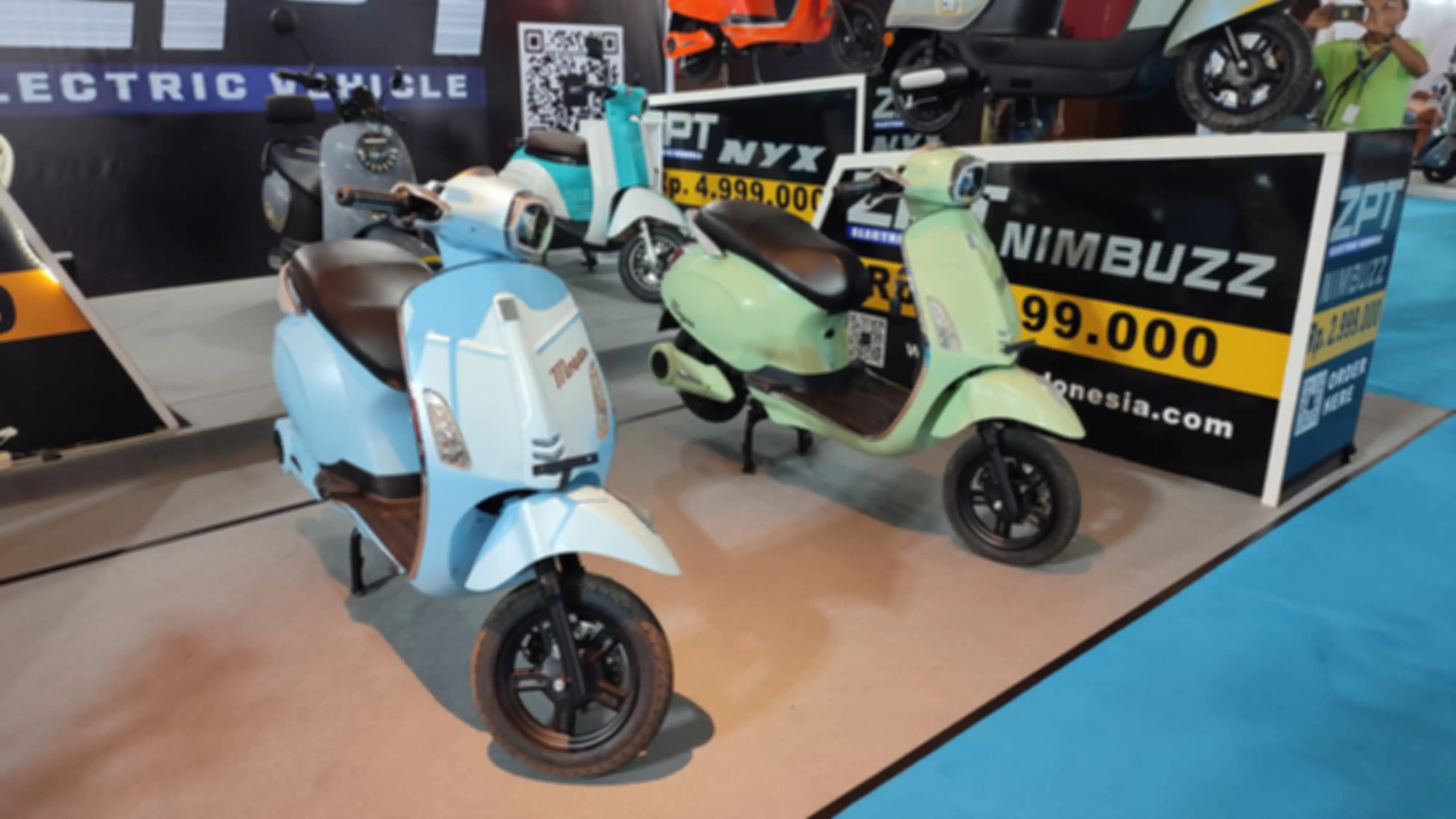Motor listrik ZPT NYX punya desain mirip Vespa.