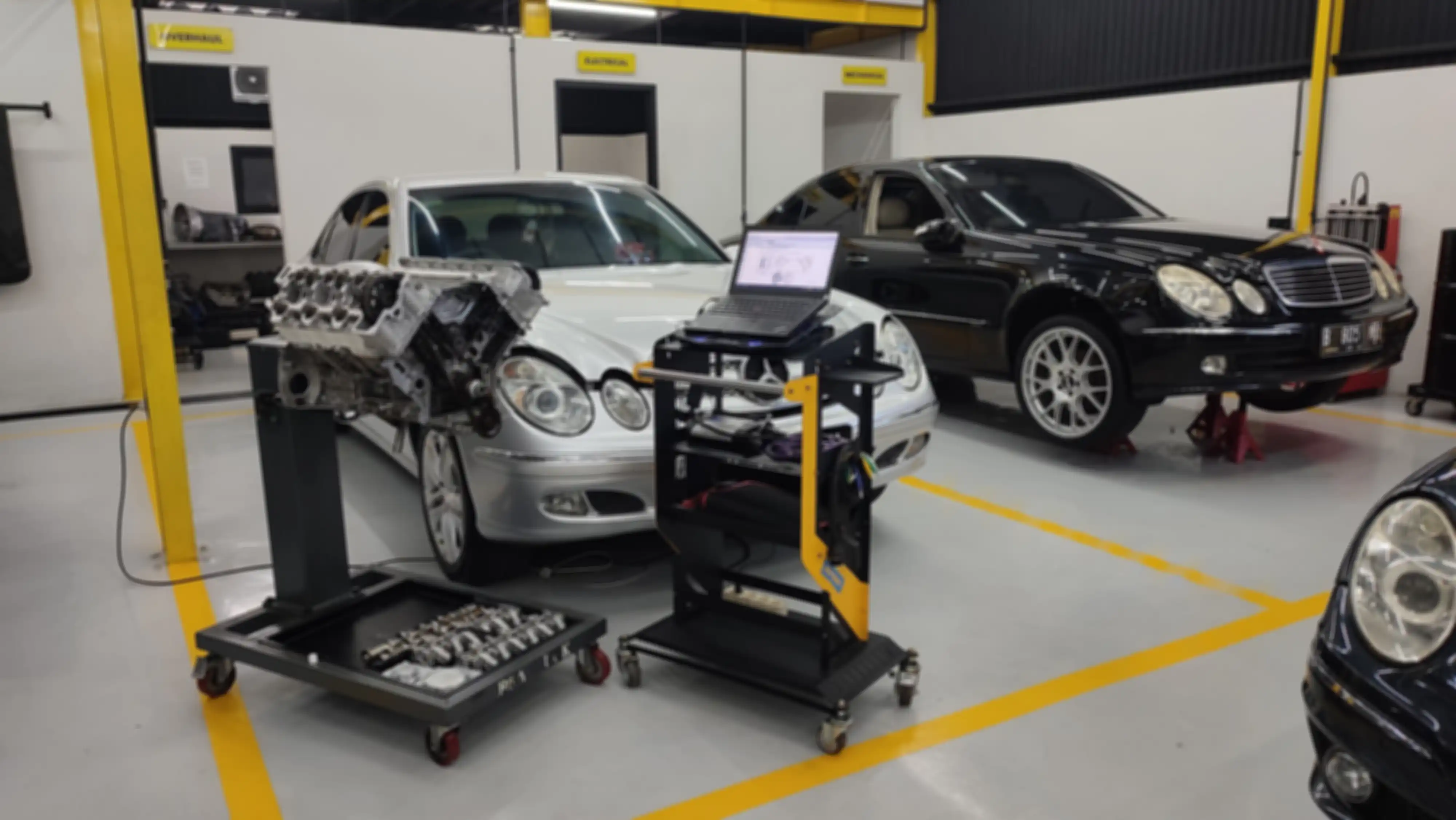Dikenal spesialis mobil Mercedes-Benz, Real Auto Workshop sekarang terima mobil mewah dan motor premium.
