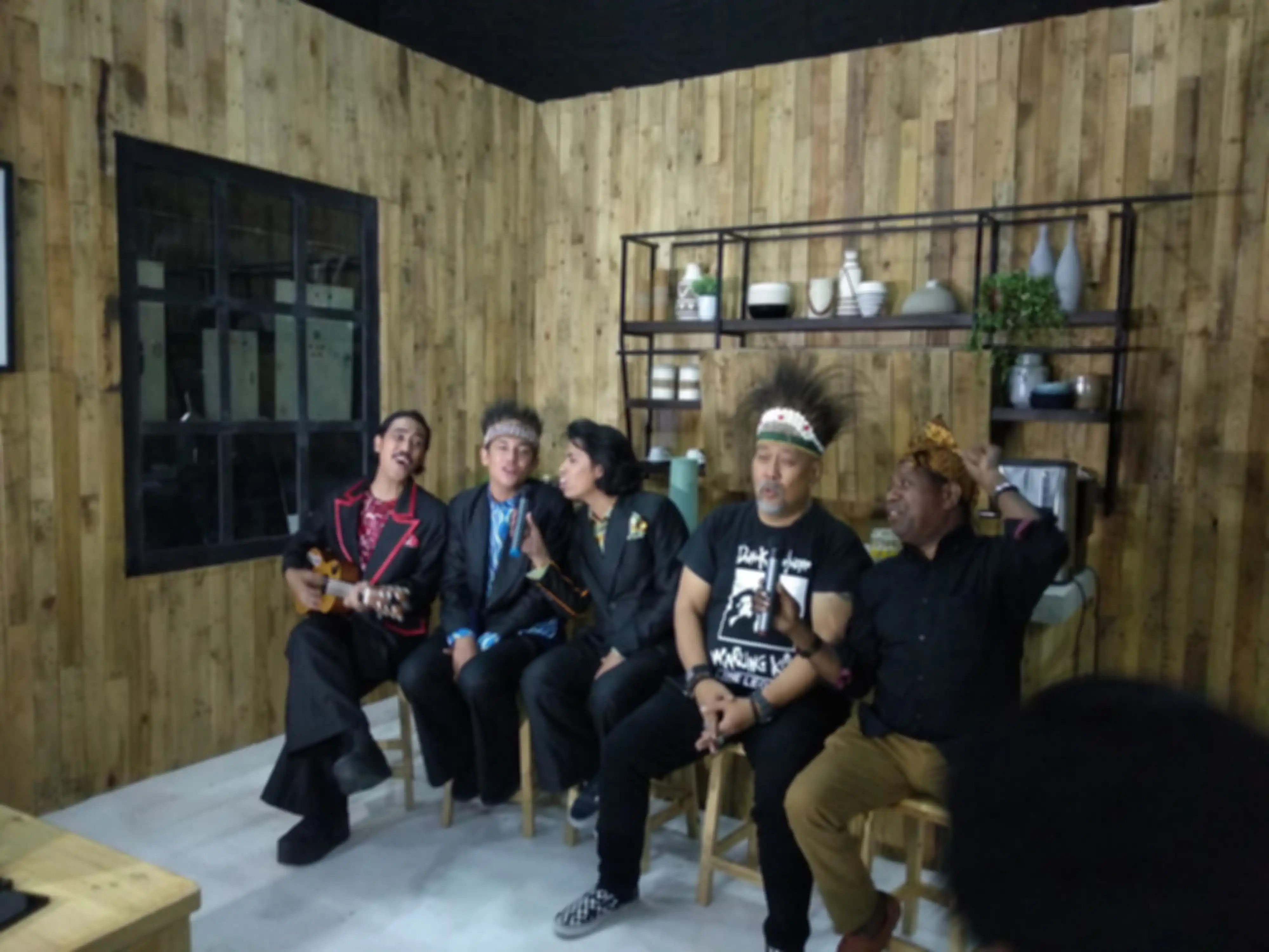 Edo Kondologit, Aliando Syarief, Randy Danistha, Adipati Dolken, dan Indro Warkop saat bincang-bincang di Studio Karnos Film, Cibubur, Jawa Barat, Senin (26/8/2019).