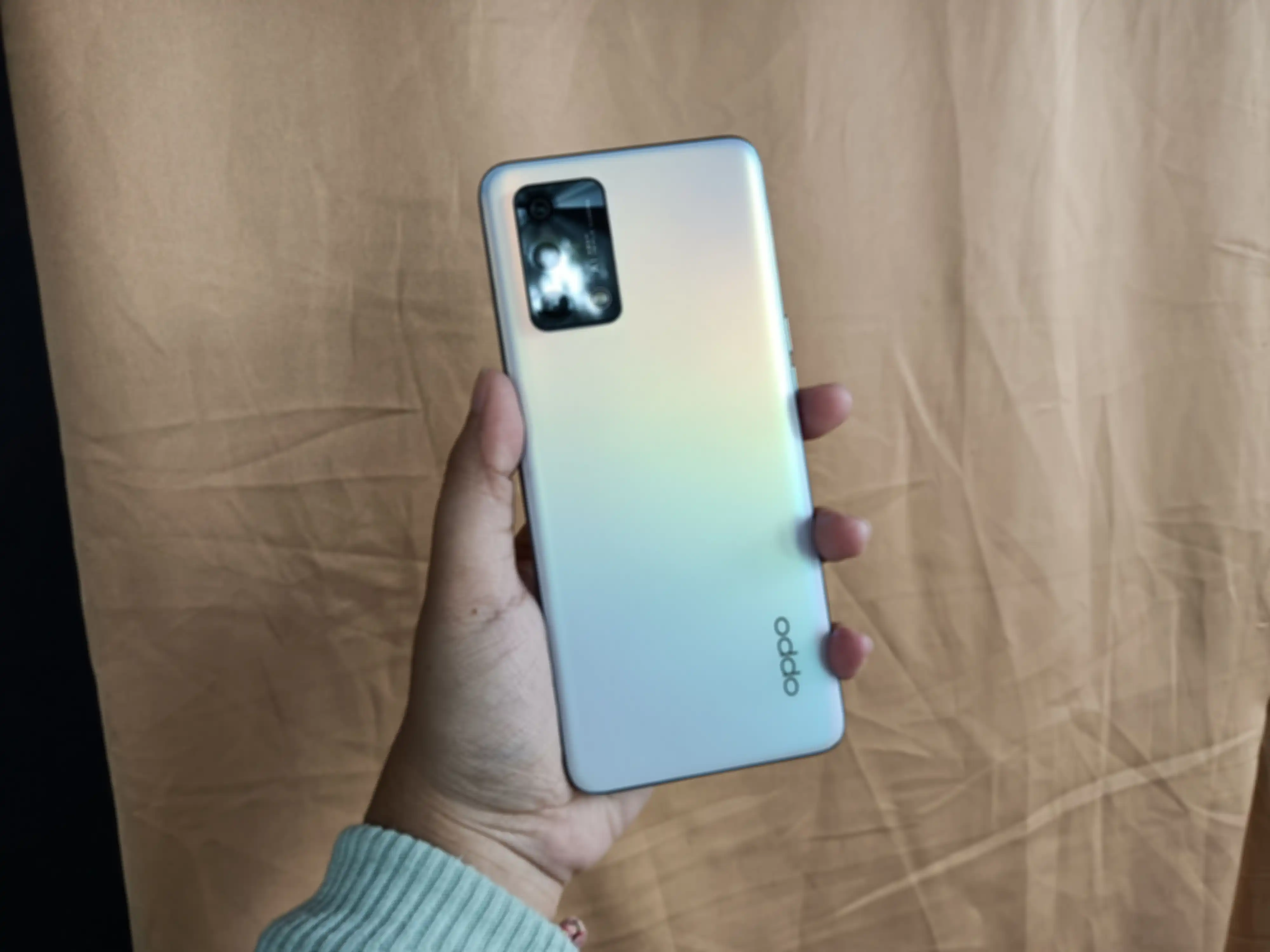 OPPO A95 dengan desain teknologi OPPO Glow.