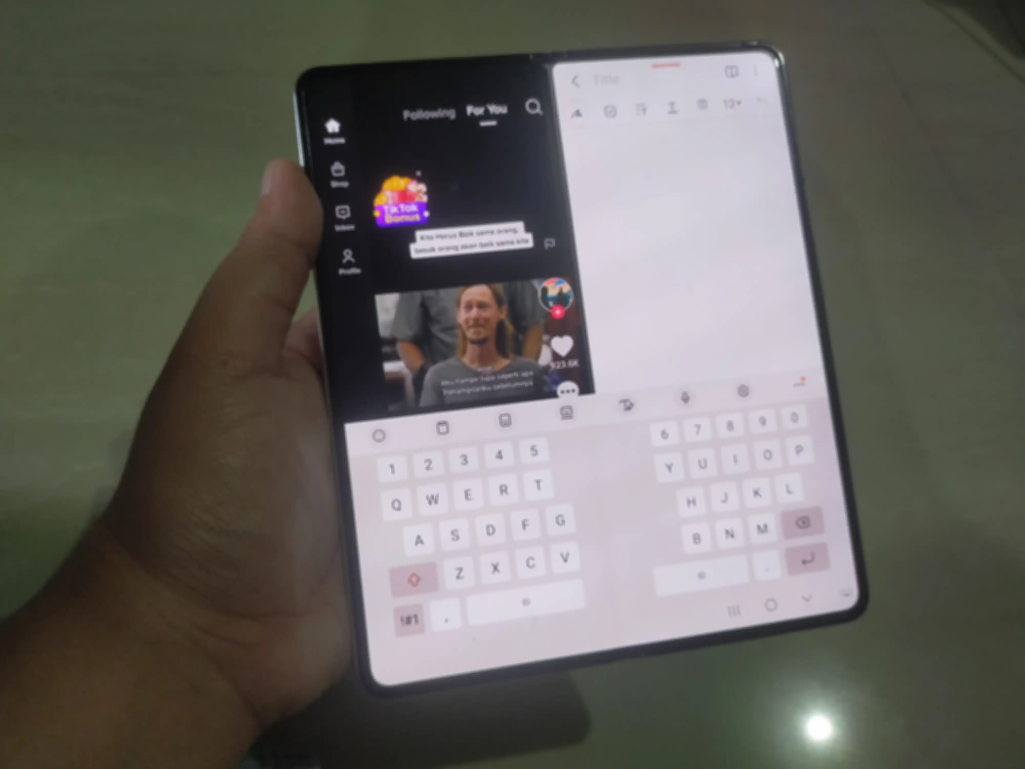 Multi-window di Samsung Galaxy Z Fold4.