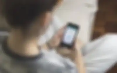 Cowok kudu berani chat duluan ke dia