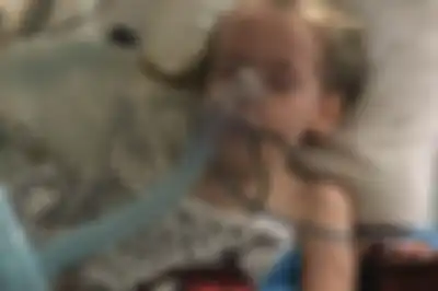 Edie yang tertidur di ranjang rumah sakit
