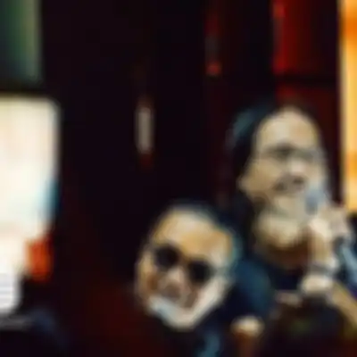 Sekitar tiga tahun usai foto Dian Pramana Poetra ditangisi, Deddy Dhukun kembali kabar sedih. Musisi senior Tanah Air ini kritis. 
