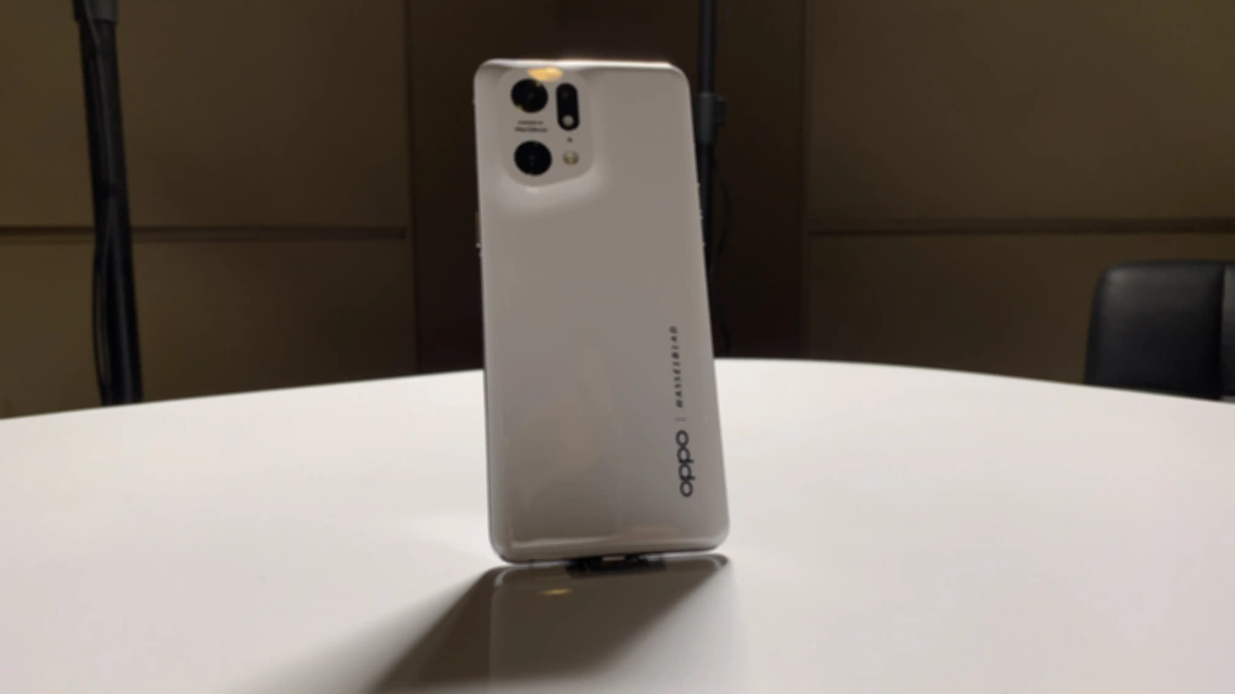 Bagian bodi belakang OPPO Find X5 Pro 5G