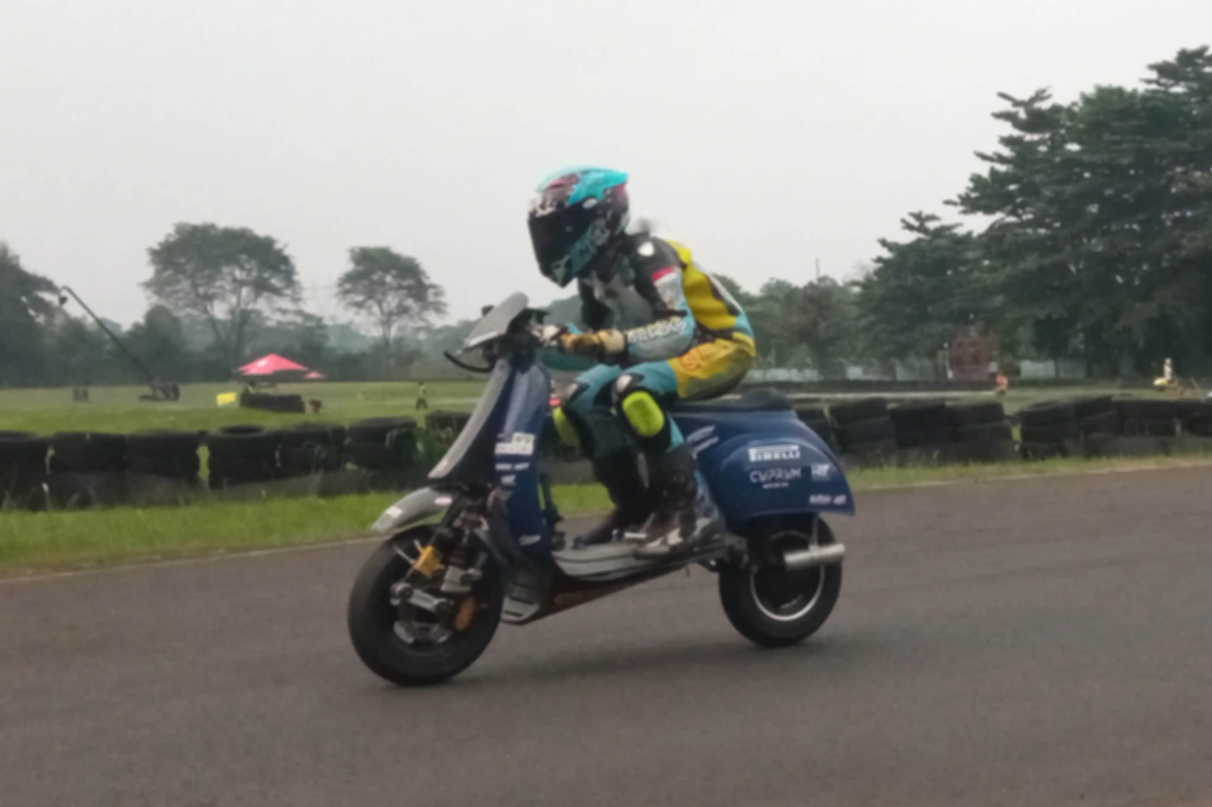 Kualifikasi kelas 2-Tak Small Frame FFA Open. 