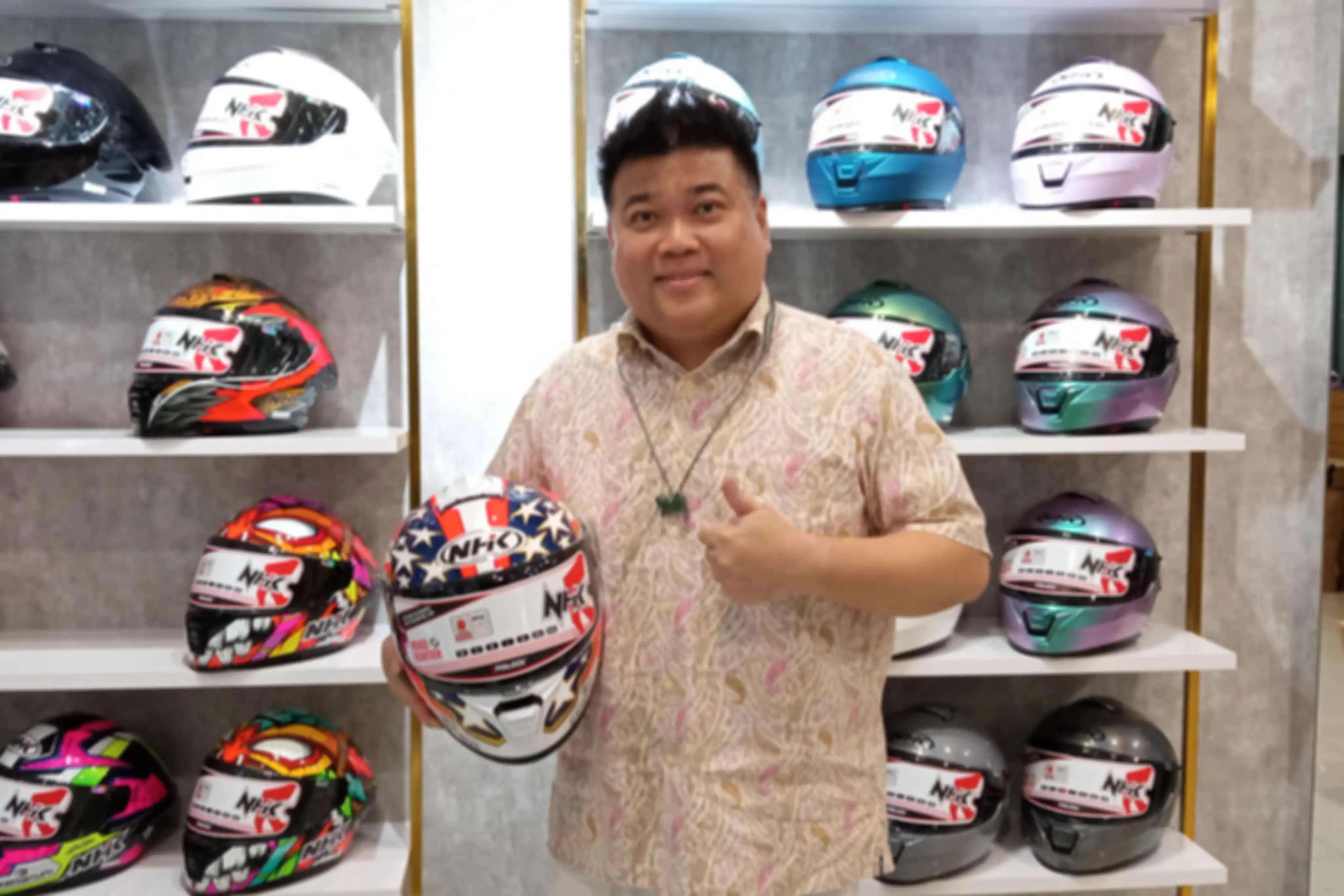 Johannes Cokrodiharjo, Direktur Marketing PT Danapersadaraya Motor Industry selaku produsen helm NHK. 