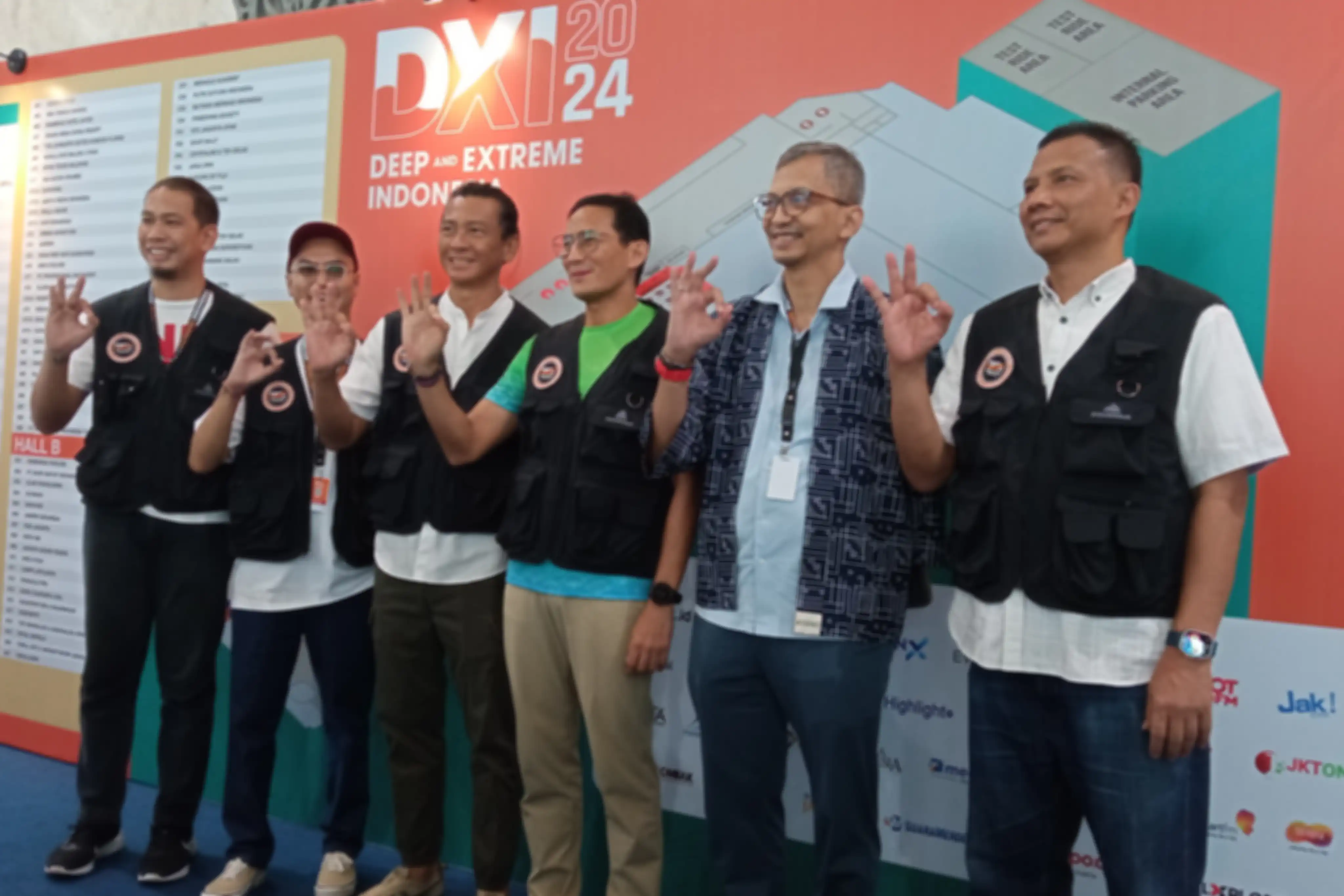 Sandiaga Salahuddin Uno bersama jajaran Menparekraf di DXI 2024.