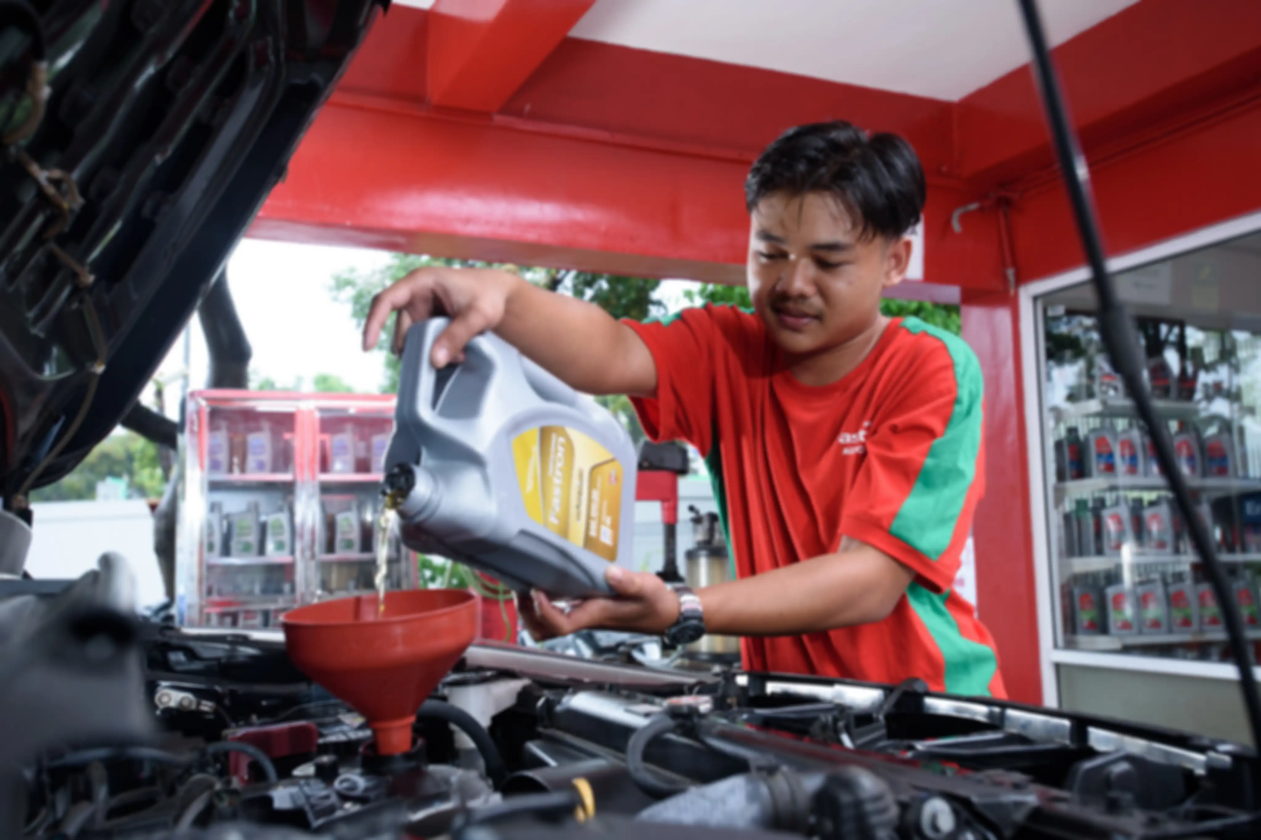 Oli Pertamina Fastron untuk mobil. 