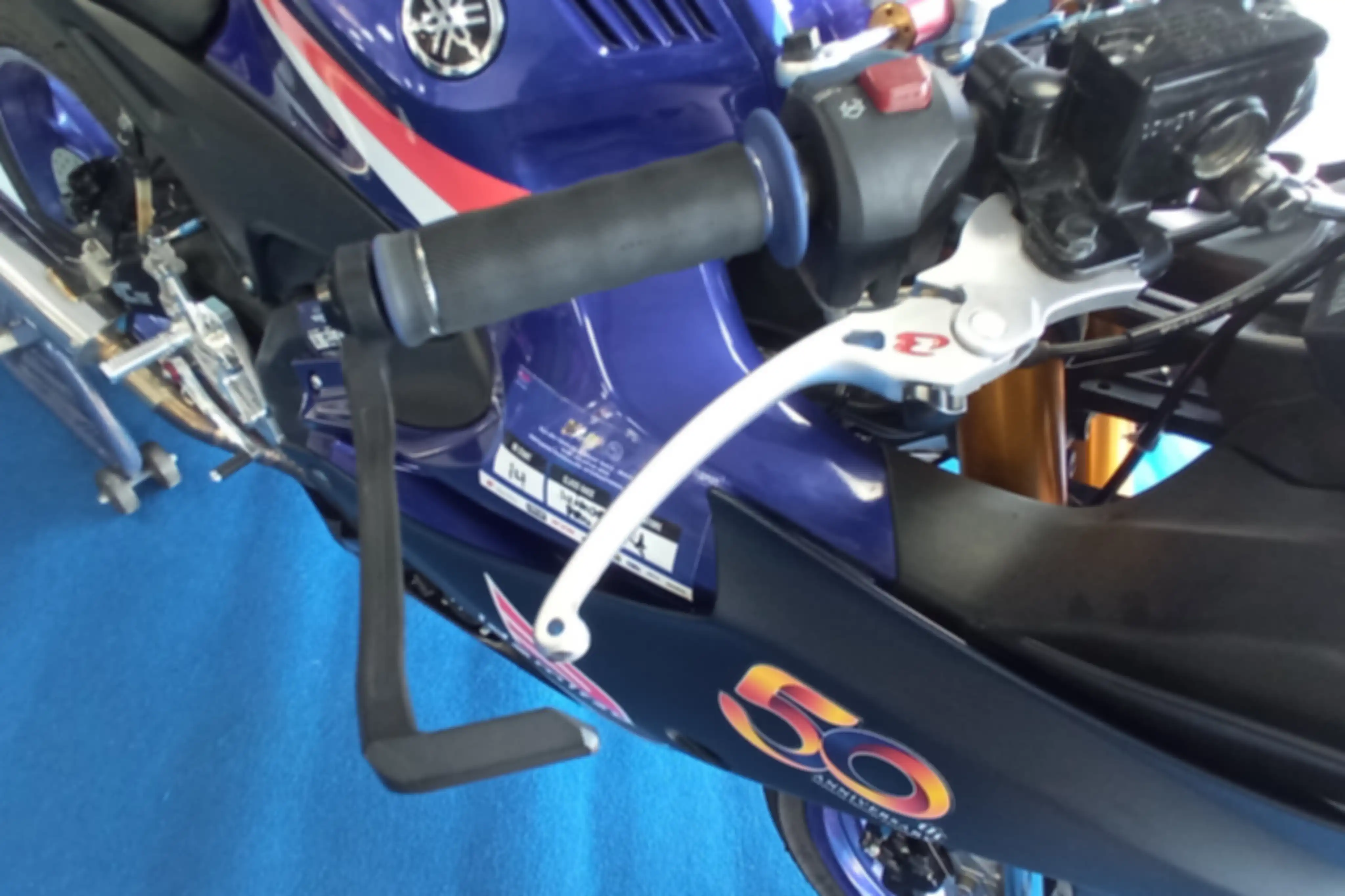 Tuas rem dan handgrip RCB. 