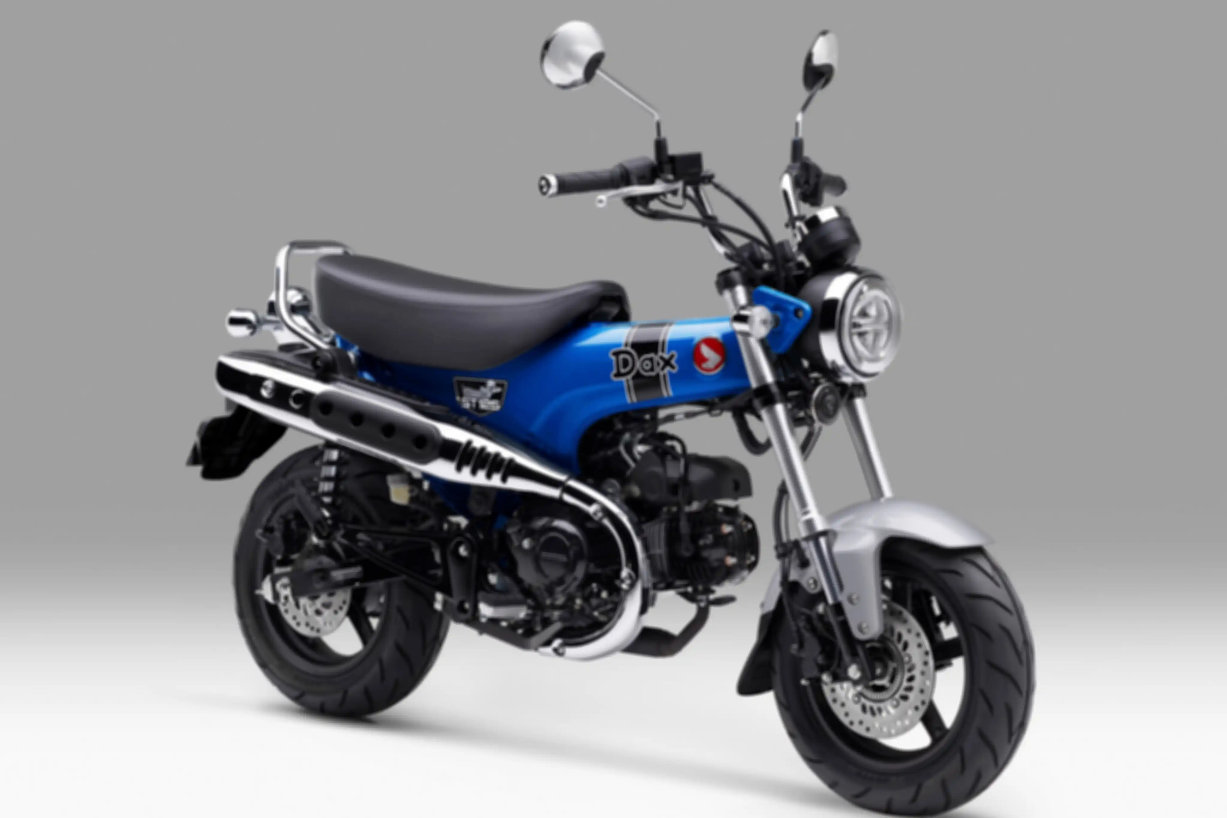 Honda ST125 Dax warna Pearl Glittering Blue. 