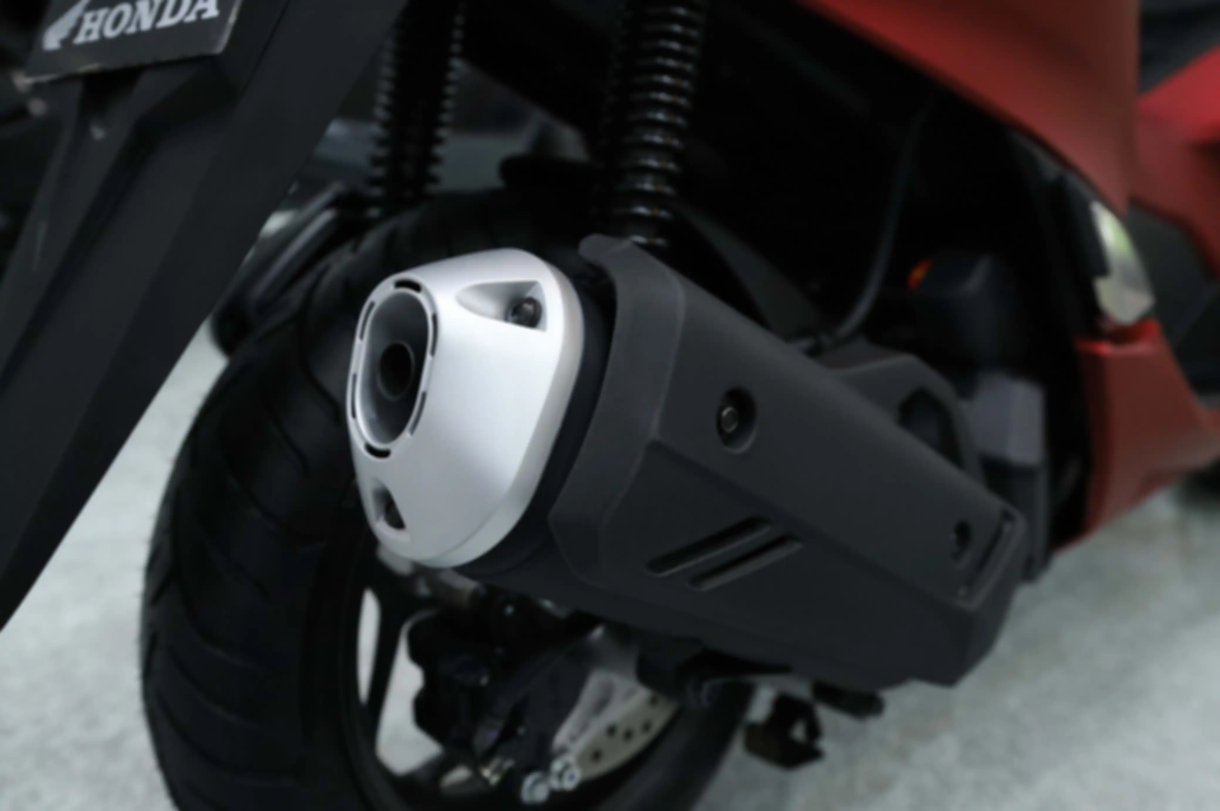 Bentuk knalpot baru di Honda PCX 160.