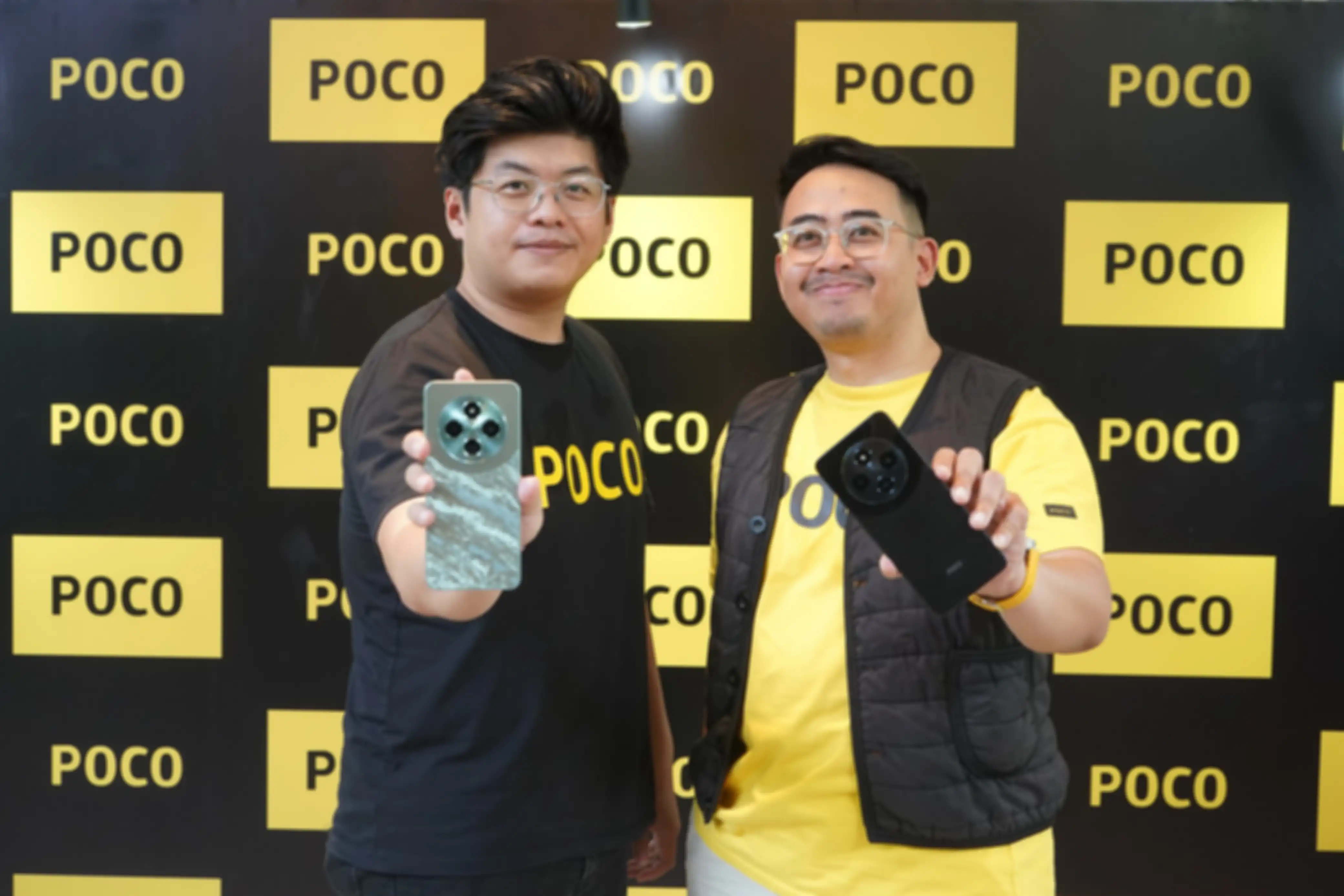 Jeksen, Product Marketing Manager POCO Indonesia; Abee Hakiim, Product PR Manager POCO Indonesia