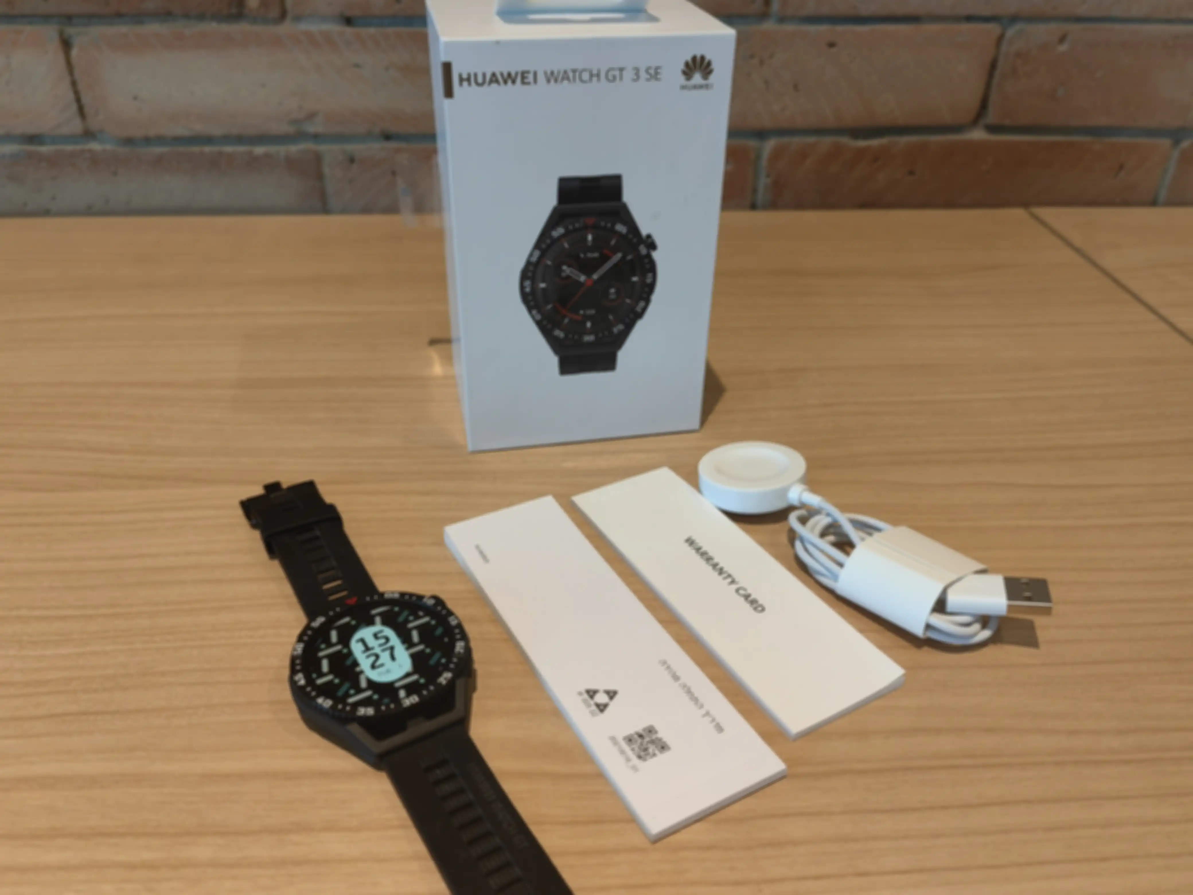 Isi Boks Huawei Watch GT 3 SE.