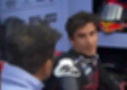 Marc Marquez sunggingkan senyum setelah jajal motor MotoGP Ducati di tes MotoGP Valencia 2023, kode keras ancaman di tahun depan