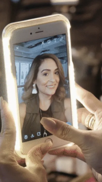 9 Cara Foto Selfie yang Bagus Pakai Kamera HP Hingga DSLR, Mudah Kok!