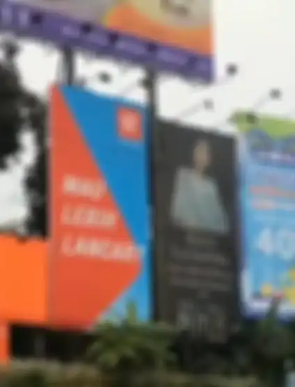 Pacar yang selingkuh wajahnya di pajang di baliho.