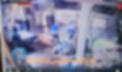 Rekaman CCTV saat Rizky Billar melempar bola billiard ke Lesti Kejora.