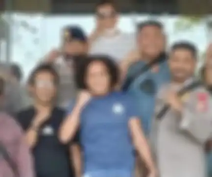 Deolipa Yumara pengacara Bharada E pernah tangani kasus penipuan istri polisi. Dia kerap cari cuan pakai cara begini. Foto terkininya dikomentari.