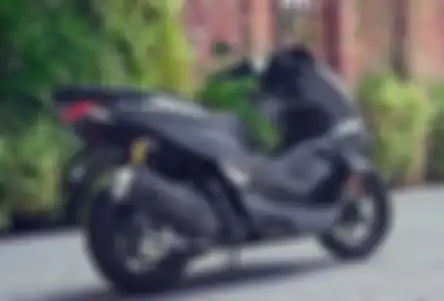 Honda PCX terbaru 2025 banyak yang baru, desain ikut berubah.