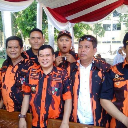 Hotman Paris kebagian tugas baru dari JNE. Pemilik tanah tempat beras bansos dikubur satu ormas dengan Razman Nasution. 