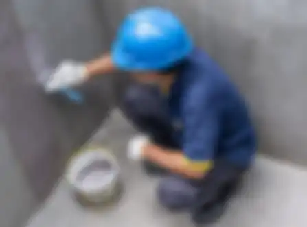 Rembes dan bocor di kamar mandi perlu ditangani dengan waterproofing yang tepat. 