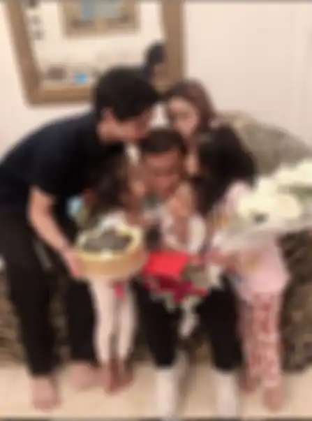 Teuku Rafli bersama istri dan keempat anaknya