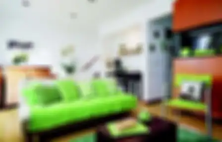  Warna cat dinding yang cerah seperti putih, hijau pupus, atau krem akan merefleksikan cahaya lebih baik,
