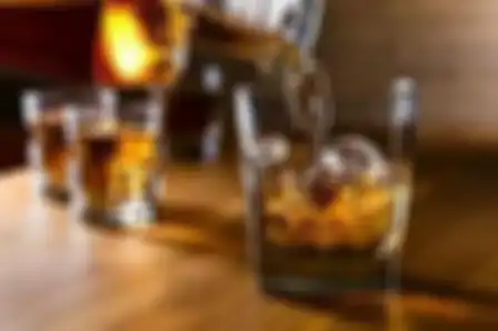Berbagai penelitian telah menemukan bahwa minuman beralkohol termasuk minuman/makanan bikin susah tidur.