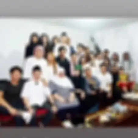 Ibunda Laura Anna, Ameilia mengunggah foto dirinya bersama keluarga merayakan Lebaran. Dalam foto itu, Laura Anna dan Greta Irene ikut hadir.