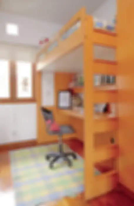 Meja di Bawah Tempat Tidur